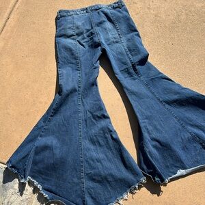 Extra wide Leg /bell bottom jeans!EUC